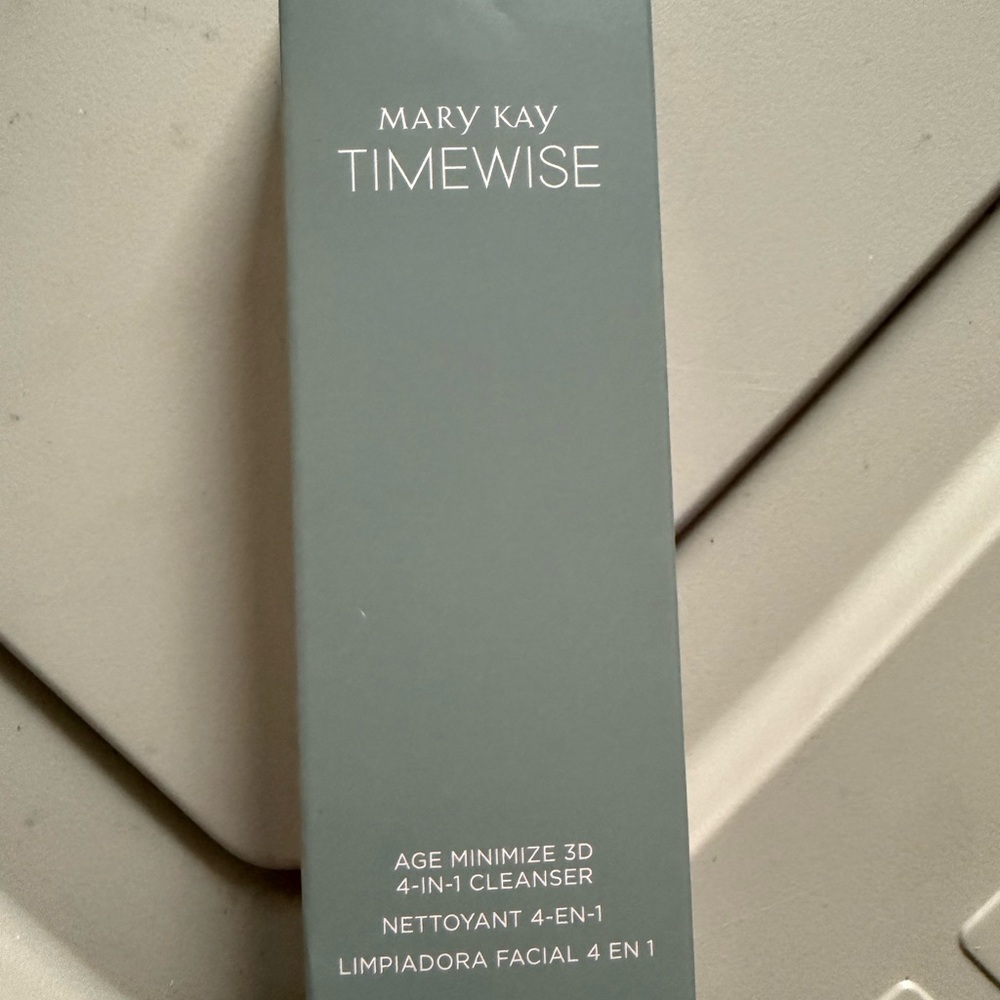 Mary Kay TimeWise Age Minimize 3D 4-in-1 Cleanser - Gray